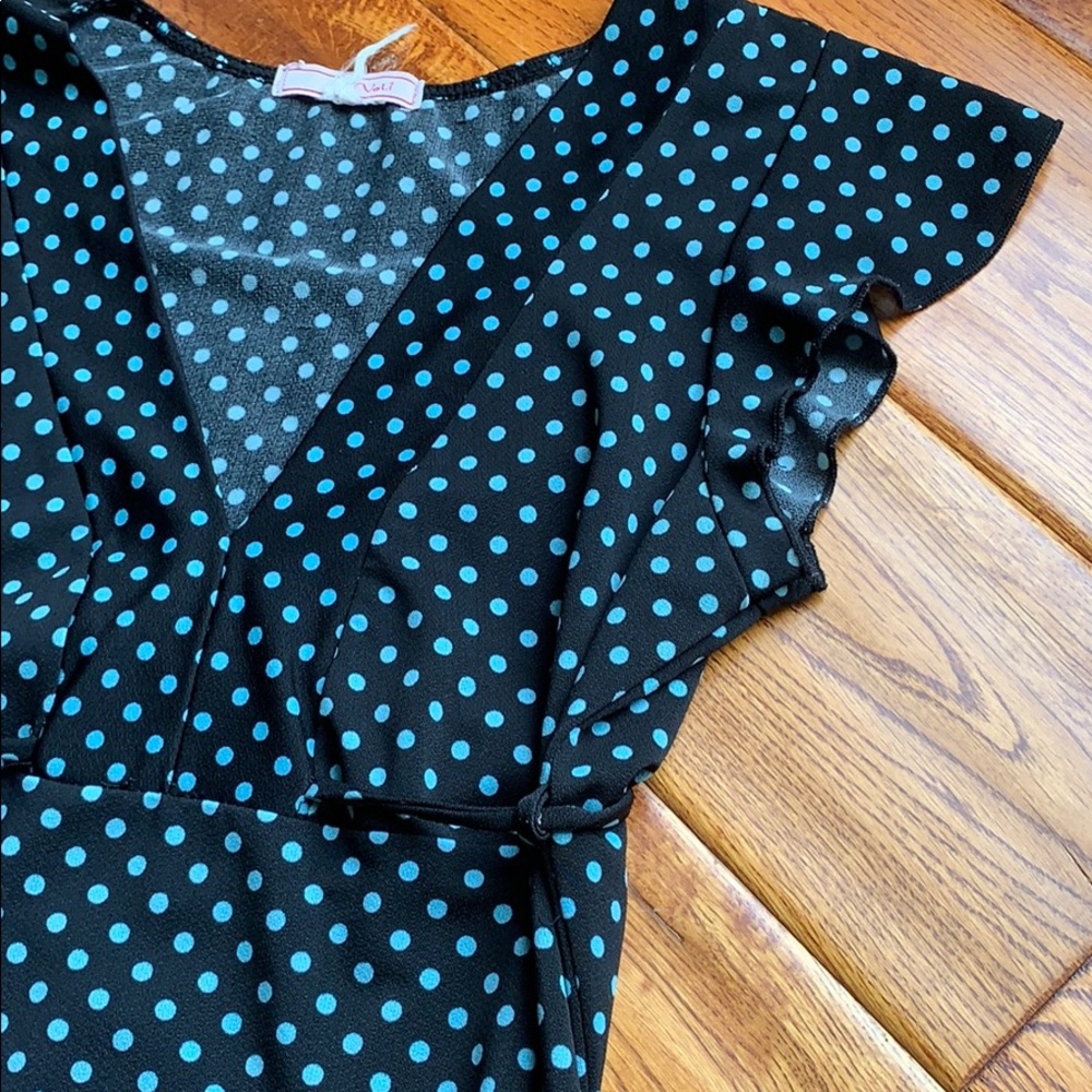 FREE W PURCHASE Tie Back Sleeveless Blouse - S